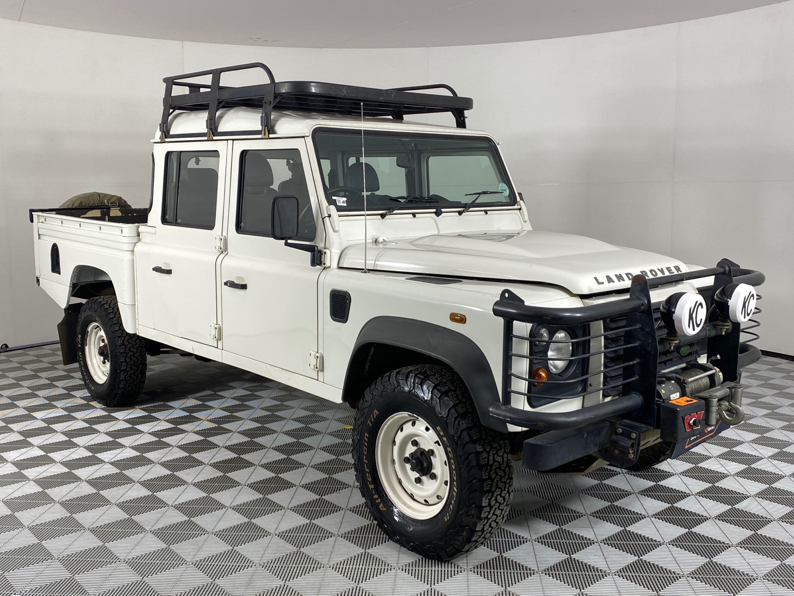 land rover defender 130 puma