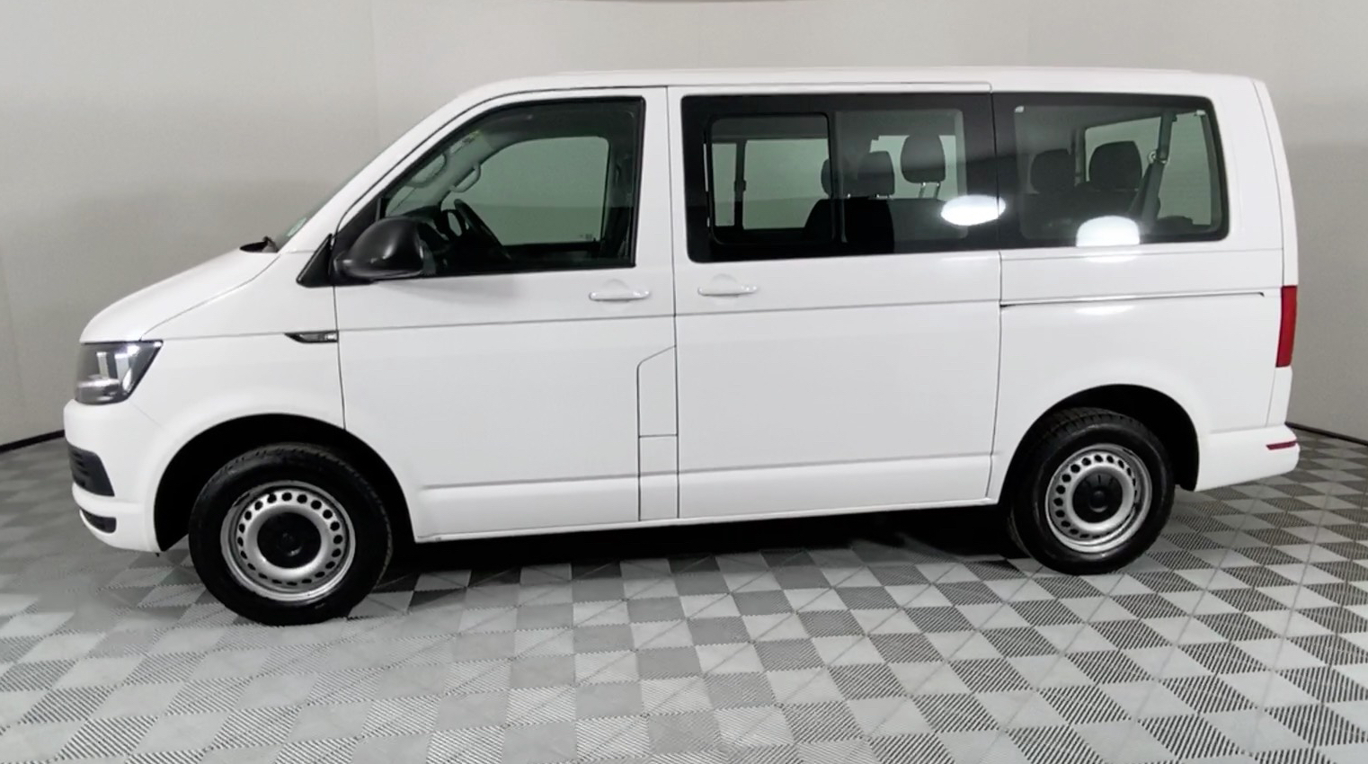 Used 2016 Volkswagen T5 T6 Transporter Crewbus 2.0 TDI LWB (10 Seat) for sale WeBuyCars