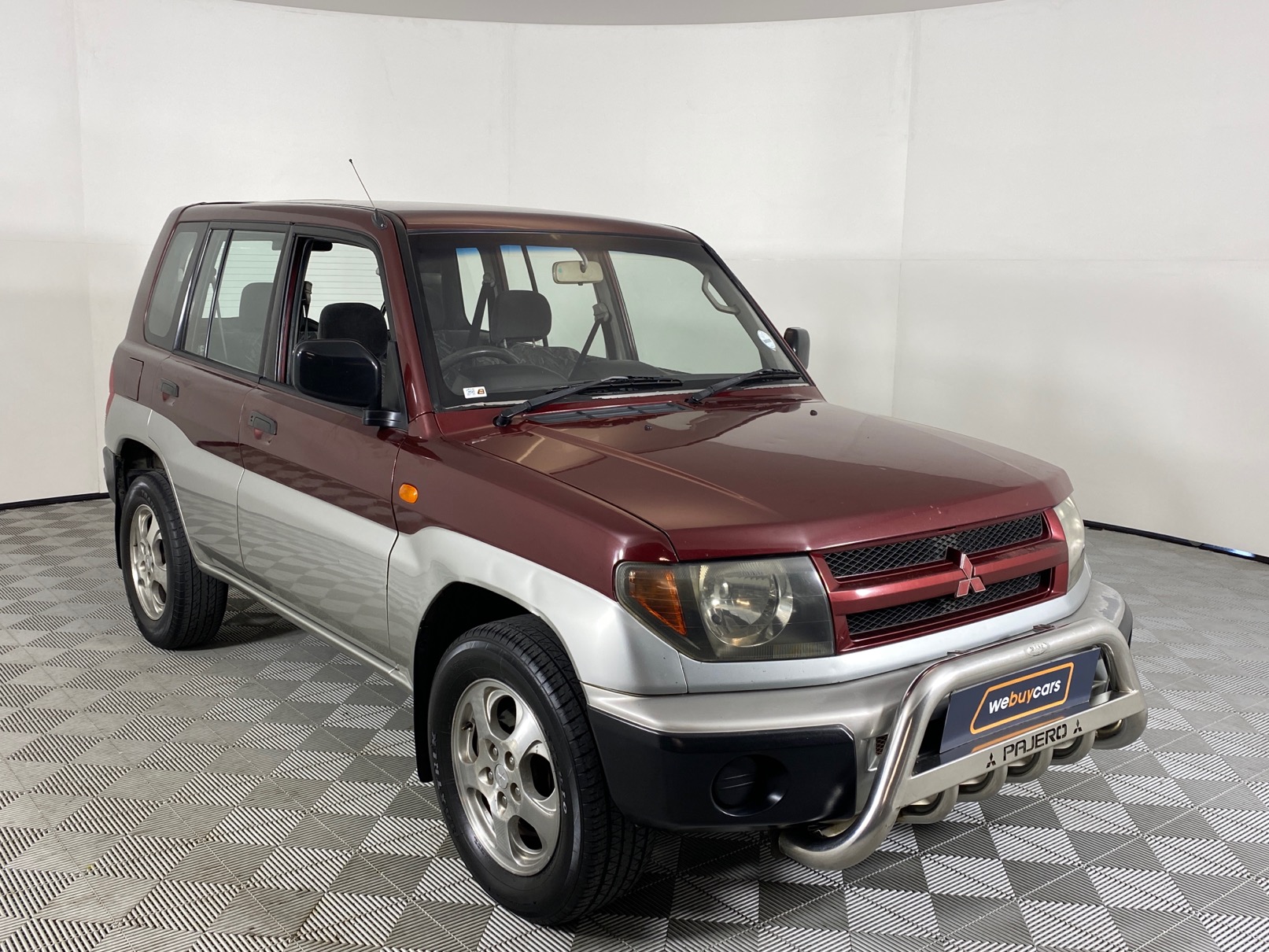 Mitsubishi pajero io обзор