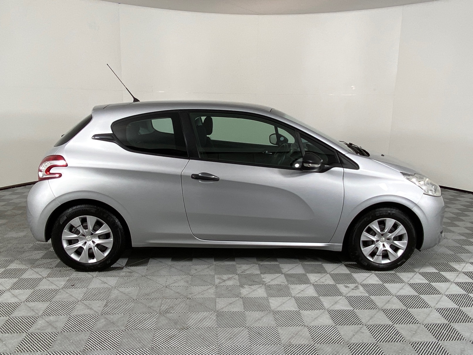 Used 2014 Peugeot 208 1.0 VTI Access 3-Door for sale | WeBuyCars