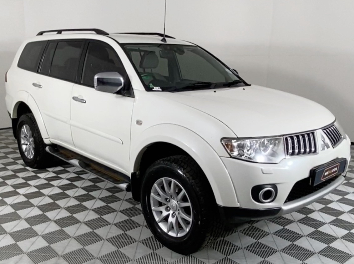 Mitsubishi pajero sport 2012