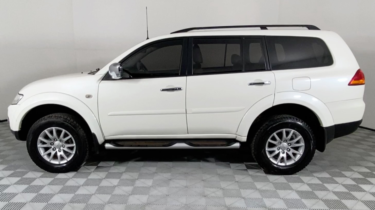 Mitsubishi pajero sport 2012